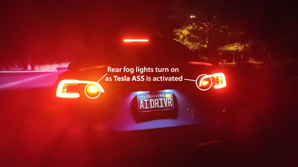 Rear fog lights on a HW4 Tesla Model Y turn on as the Actually Smart Summon (ASS) feature is activated.