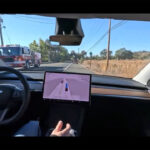 Tesla FSD Supervised responds in a perfect manner to an oncoming emergency vehicle by making way for it in advance (video).